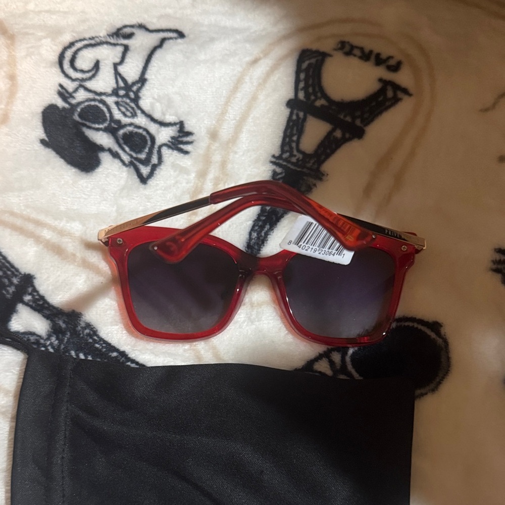 NWT Prive Revaux Stylish Polarized Red Sunglasses With Black Sleeve - Picture 2 of 5